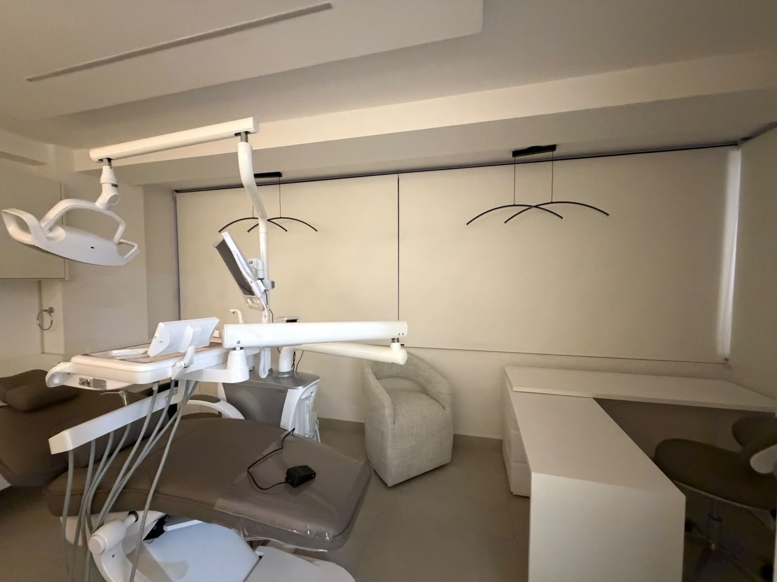 Ambiente interior con cortinas blackout instaladas